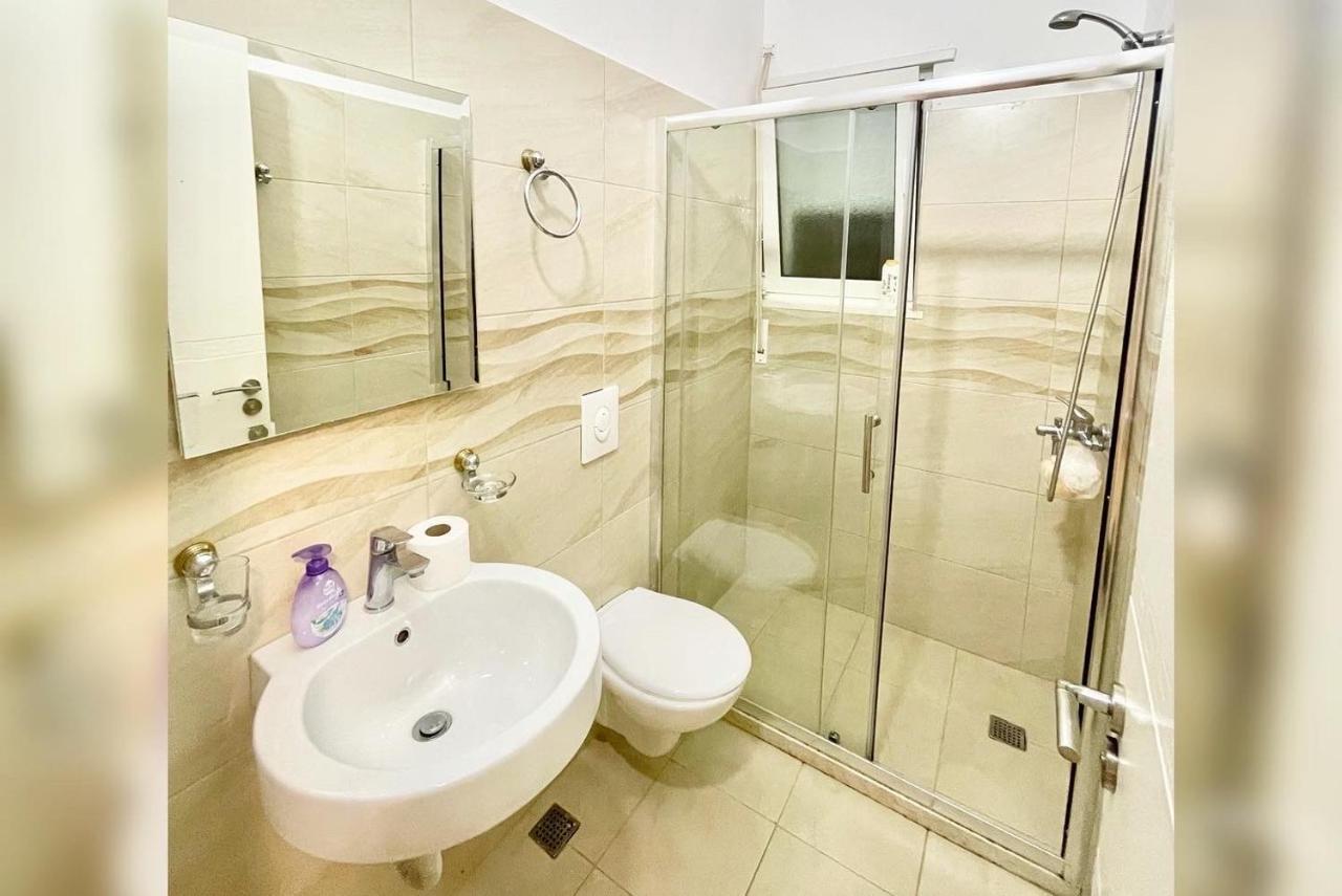 Hotel Vila Dedej Дуррес Экстерьер фото